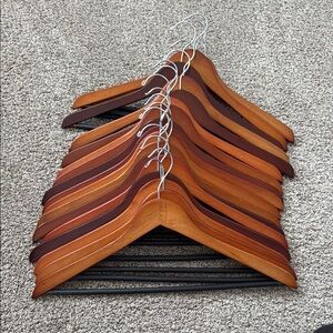 Set of Wooden Hangers (20 hangers)